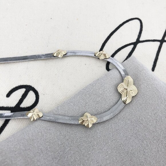 Elegant Kendra Scott Abbie Herringbone Mixed Metal Silver and Gold Necklace - Picture 4 of 4